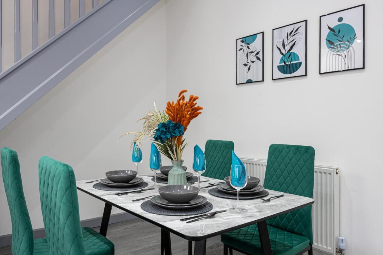 Stunning Abode - Cinema Experience - Parking Bolton
