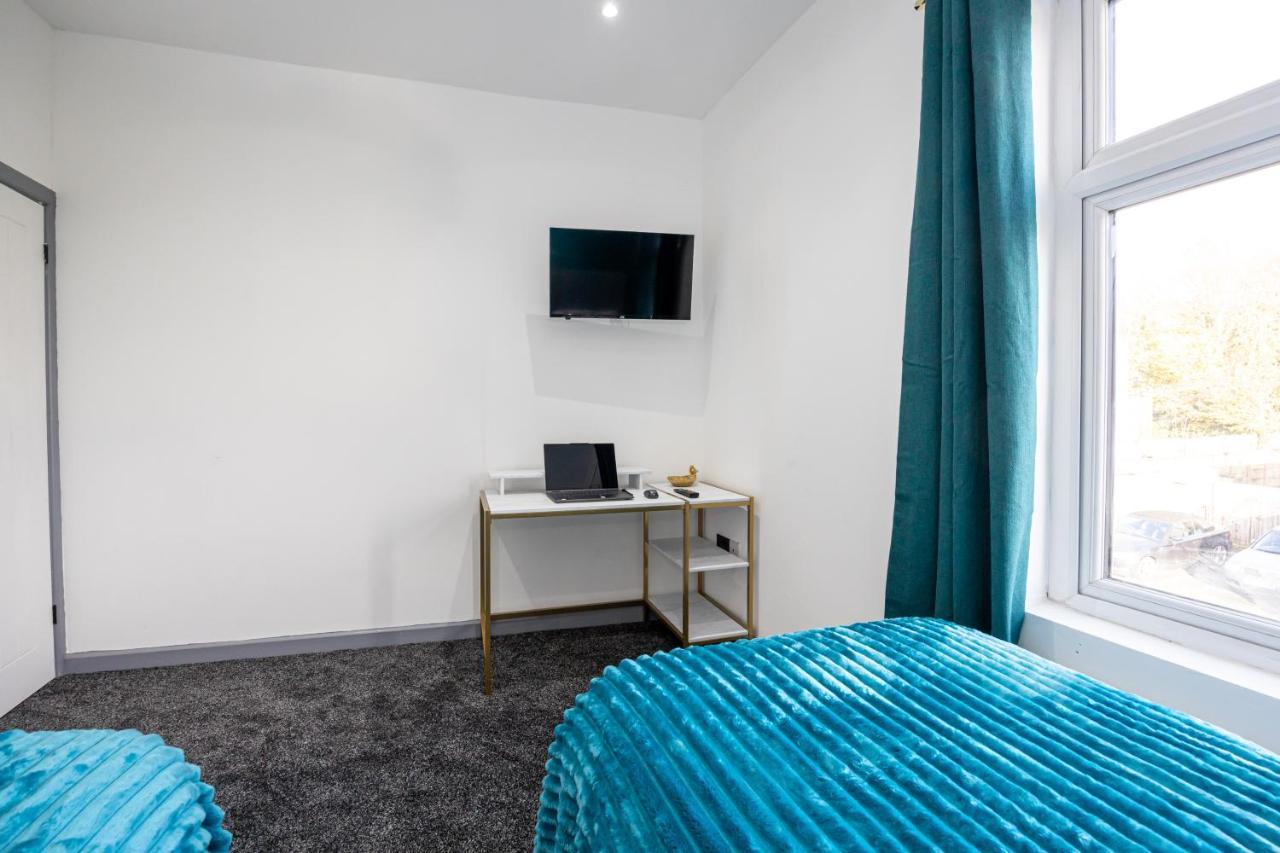 Stunning Abode - Cinema Experience - Parking * Bolton