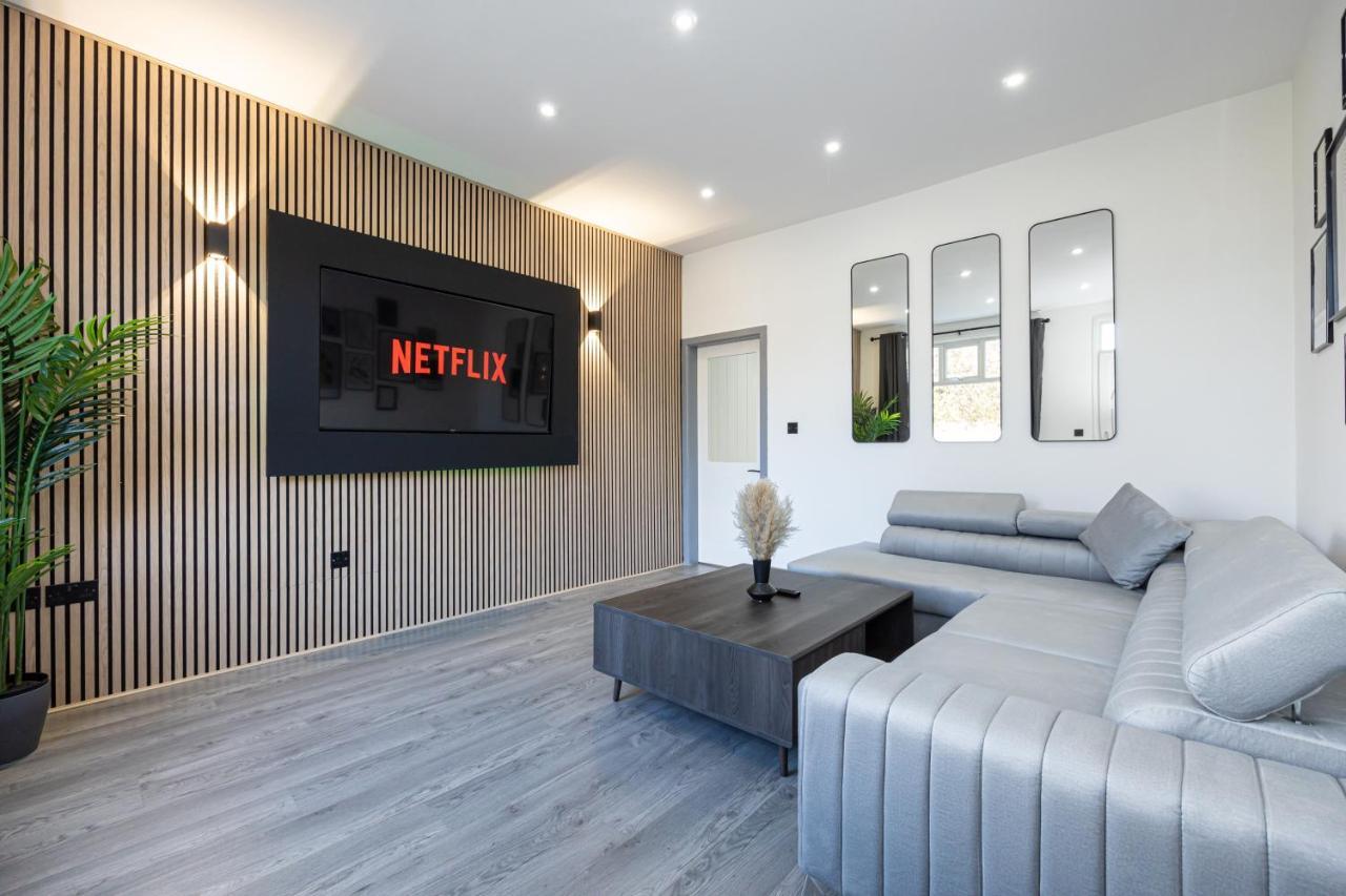 Stunning Abode - Cinema Experience - Parking Holiday home Bolton