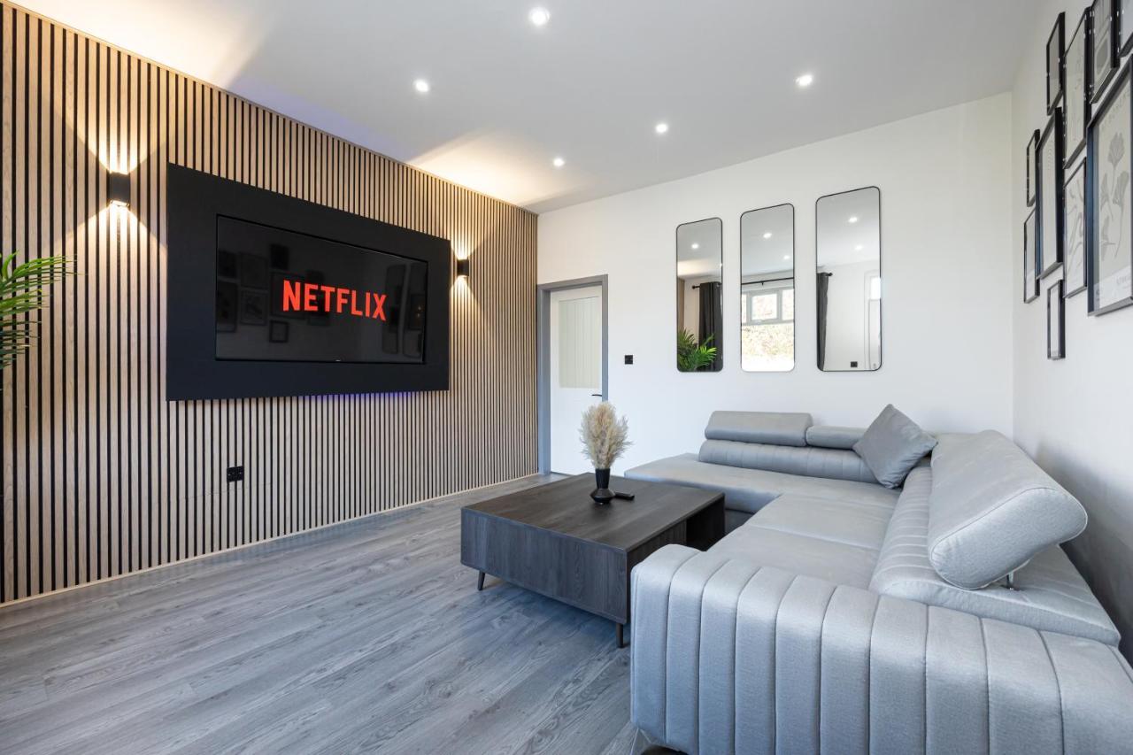 Holiday home Stunning Abode - Cinema Experience - Parking