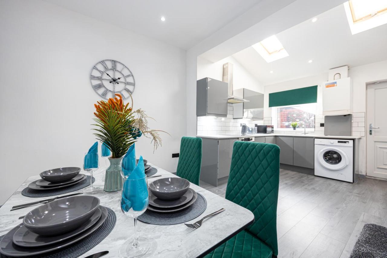 Holiday home Stunning Abode - Cinema Experience - Parking *