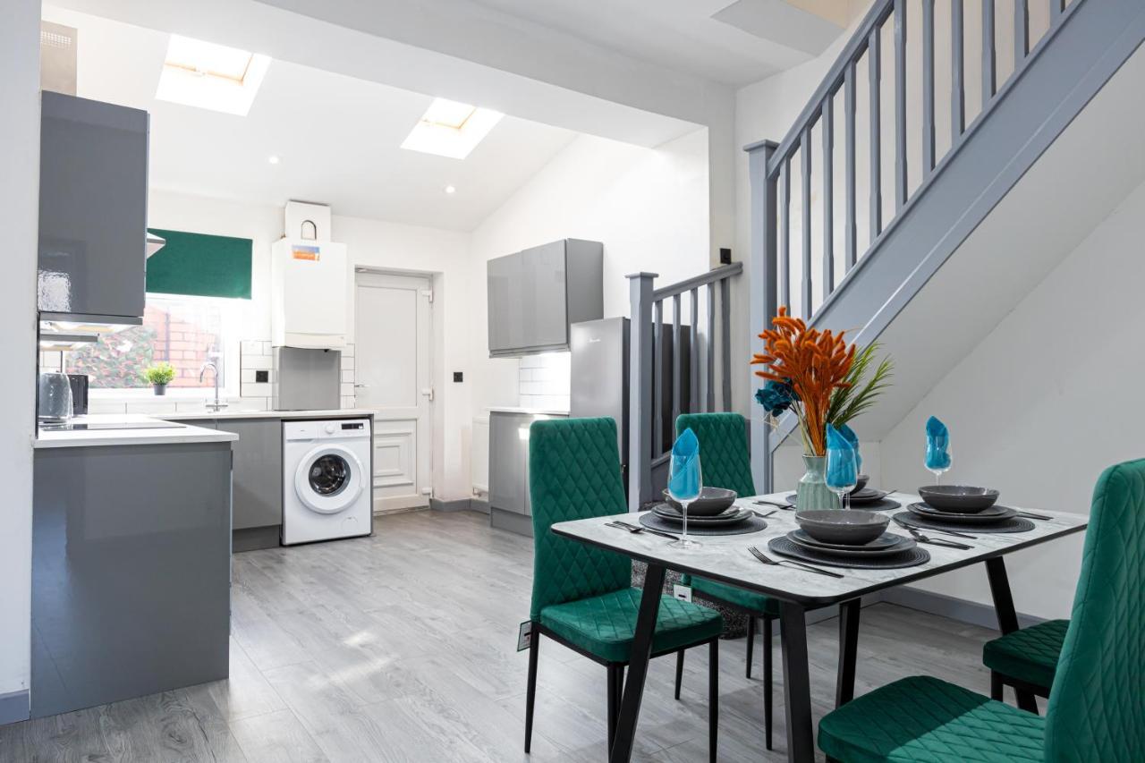 Holiday home Stunning Abode - Cinema Experience - Parking *