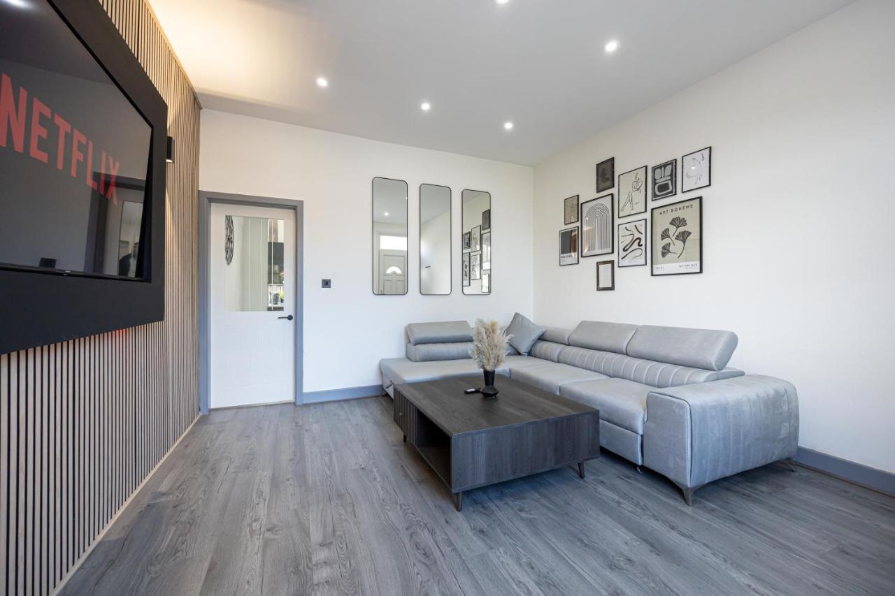 Stunning Abode - Cinema Experience - Parking * Bolton